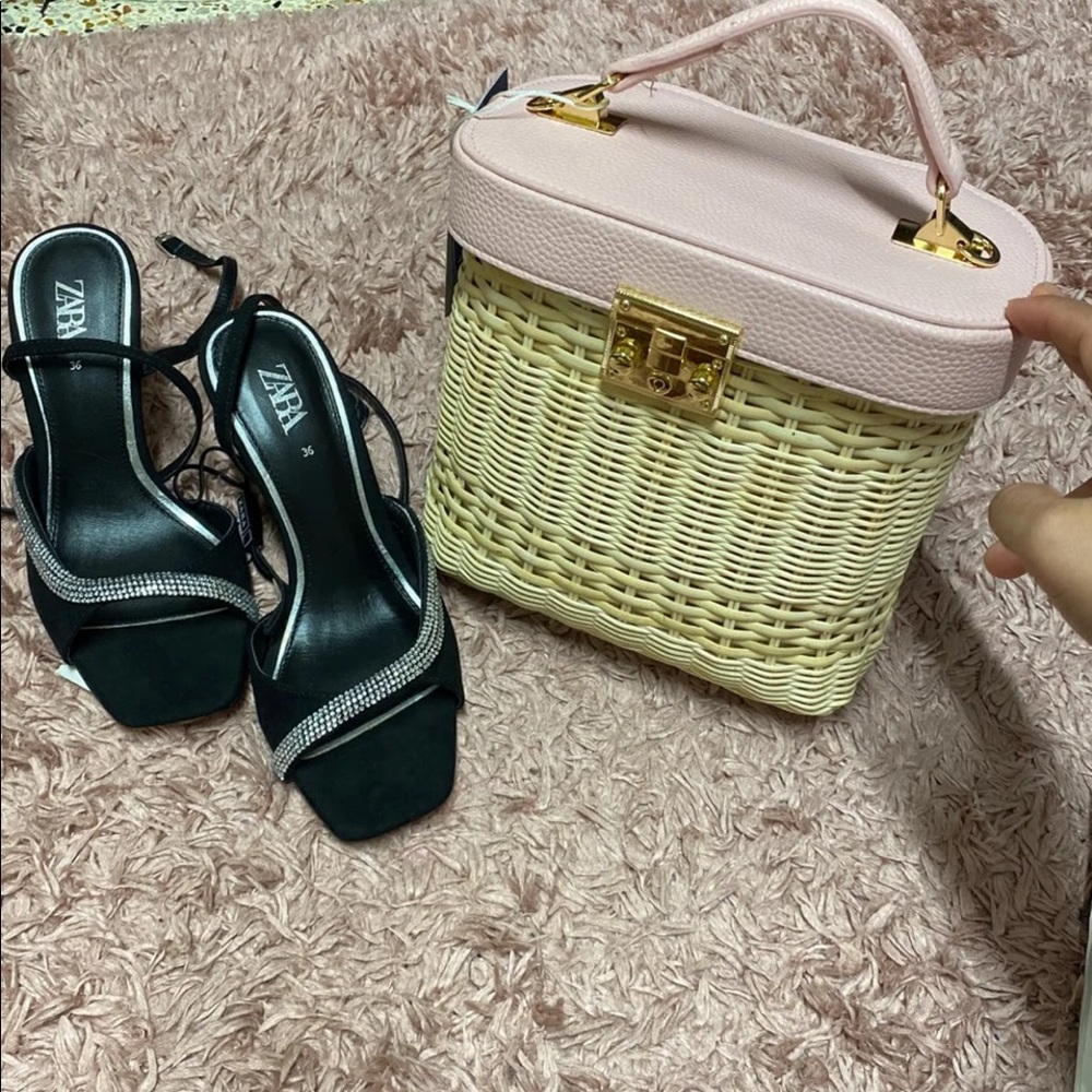 TOMMY BAHAMA CROSSBODY BAG